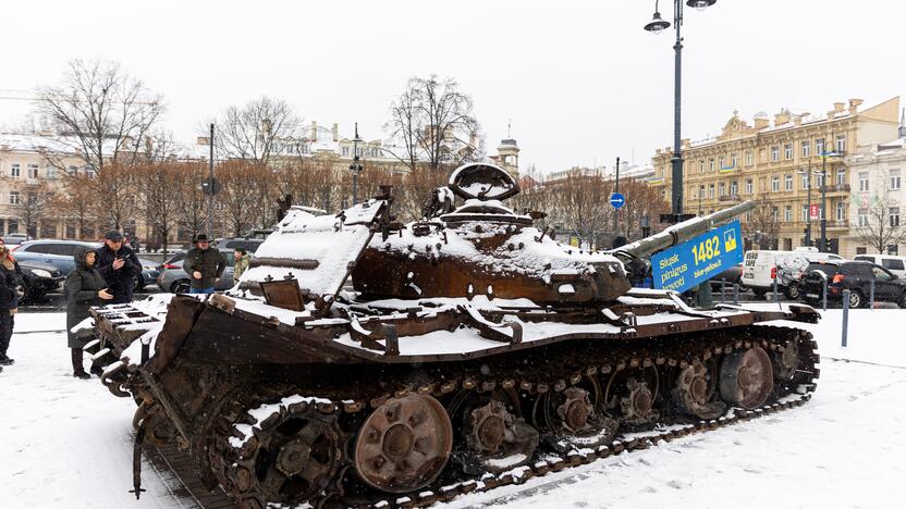 Vilniuje eksponuojamas ukrainiečių sunaikintas rusiškas tankas