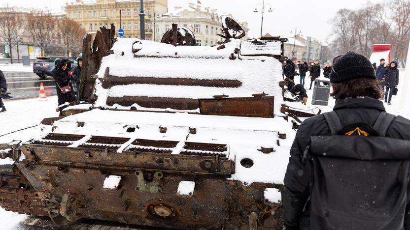 Vilniuje eksponuojamas ukrainiečių sunaikintas rusiškas tankas