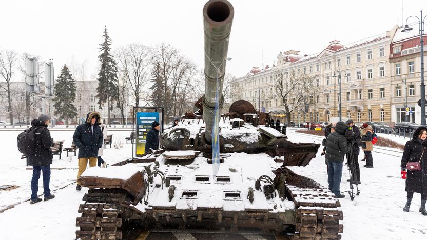 Vilniuje eksponuojamas ukrainiečių sunaikintas rusiškas tankas