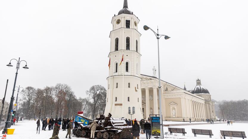 Vilniuje eksponuojamas ukrainiečių sunaikintas rusiškas tankas