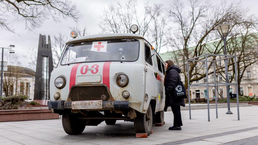 Sušaudytas greitosios pagalbos automobilis iš Ukrainos