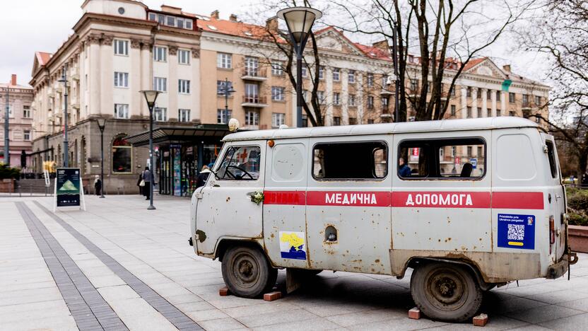 Sušaudytas greitosios pagalbos automobilis iš Ukrainos