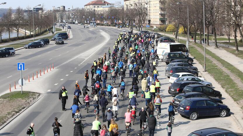 Riedynėmis Kaunas atidarė dviračių sezoną