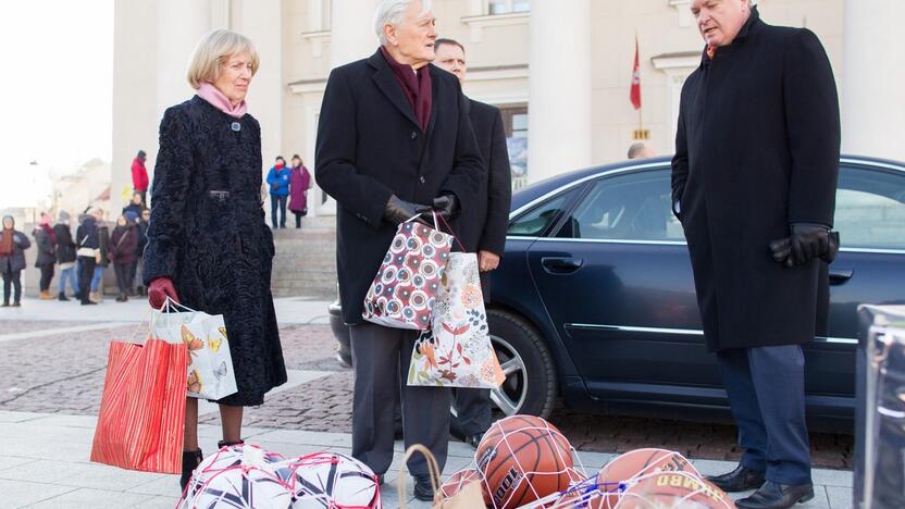 Kelionę po Lietuvą pradėjo Kalėdų karavanas