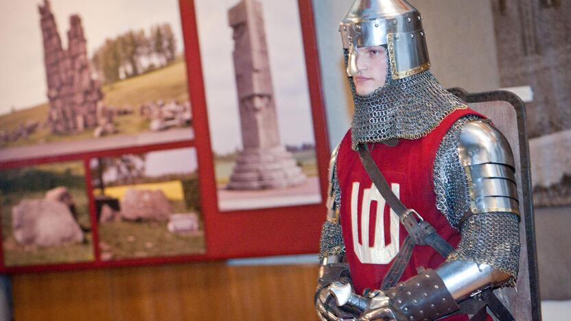 1410 m. Lietuvos ir Lenkijos kariuomenės sutriuškino Kryžiuočių ordiną prie Griunvaldo — įvyko Žalgirio mūšis