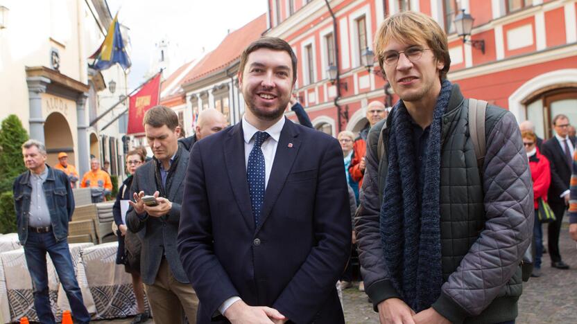 Žydų gatvėje – lentelė hebrajų ir jidiš kalbomis