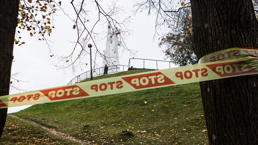 Ant Trijų Kryžių kalno atsivėrė plyšys