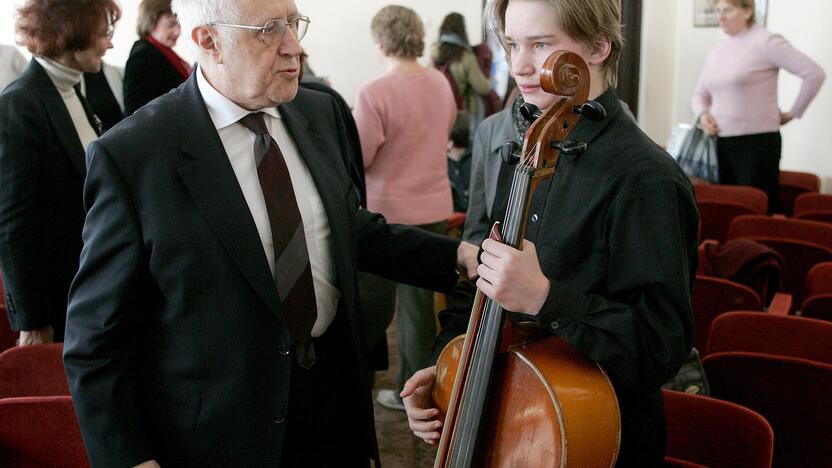 M. Rostropovičius Vilniaus B. Dvariono dešimtmetėje muzikos mokykloje, 2005 m.