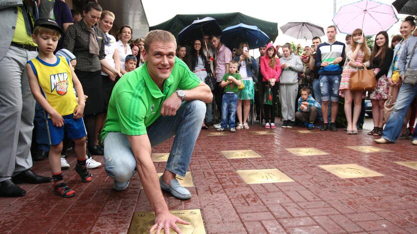 2013-aisiais R.Javtoko delno įspaudas papildė „McDonalds“ krepšinio šlovės alėją