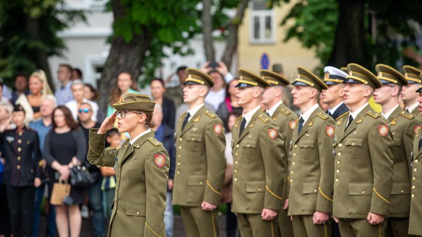 Karo akademijos absolventams – karininkų laipsniai