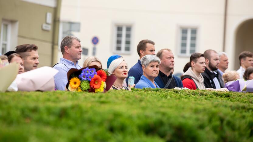 Karo akademijos absolventams – karininkų laipsniai