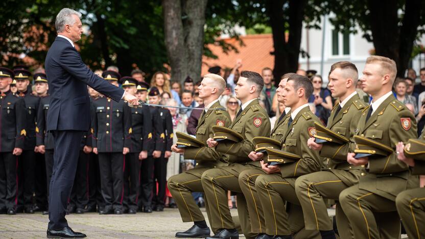 Karo akademijos absolventams – karininkų laipsniai