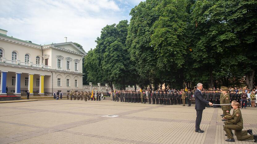 Karo akademijos absolventams – karininkų laipsniai