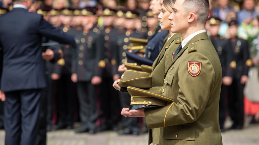 Karo akademijos absolventams – karininkų laipsniai