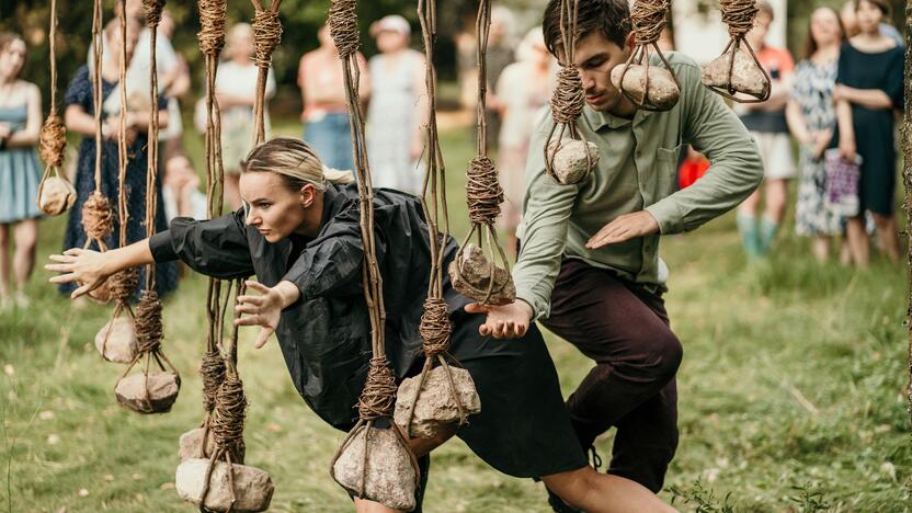 Stilius: tradiciniame renginyje susipina įvairios kūrybos formos.