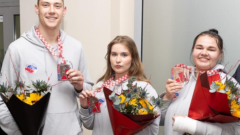 Medalininkai: Europos čempionato prizininkai (iš kairės) S. Truchanovičius, V. Prapuolenytė, K. Balukevičiūtė.