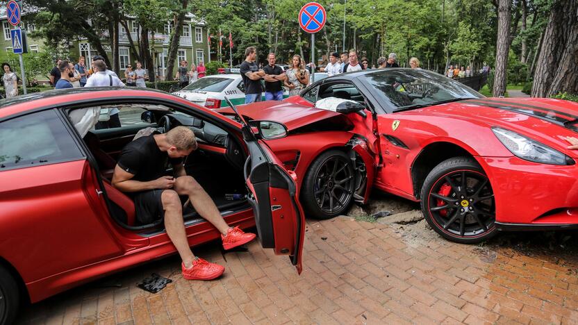 Netvarka: kai kurie vadovai įmonių automobiliais nevengdavo leistis į savaitgalio keliones.