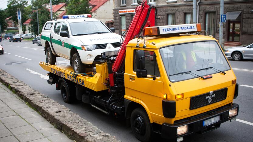 Padariniai: ne vietoje statomų automobilių vairuotojams gresia bauda iki 90 eurų ar net transporto priemonės nutempimas.