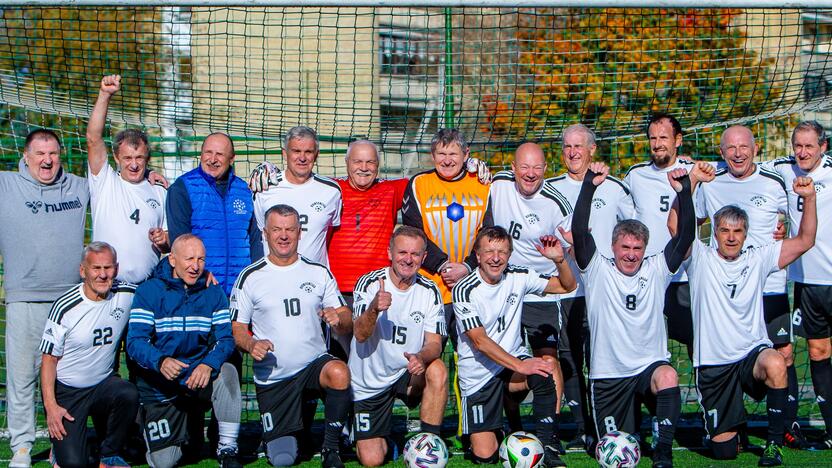 Čempionai: vyriausių senjorų čempionate triumfavo „Kauno“ futbolininkai.