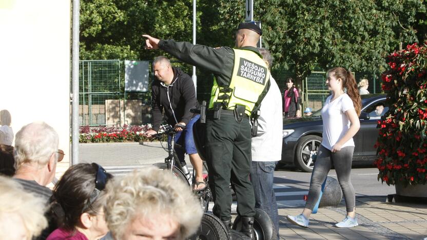 Talkininkai: kurorto pareigūnai kiekvieną vasarą sulaukia pagalbos iš kitų policijos padalinių.