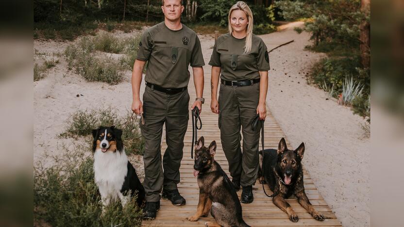 Ne visi: nuotraukos, kurioje tilptų visi Labučių šeimos nariai – žmonės ir šunys, dar joks fotografas nepadarė. 