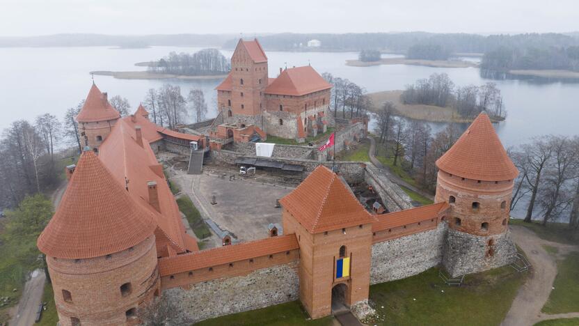 Trakų pilyje rastas į sprogmenį panašus daiktas