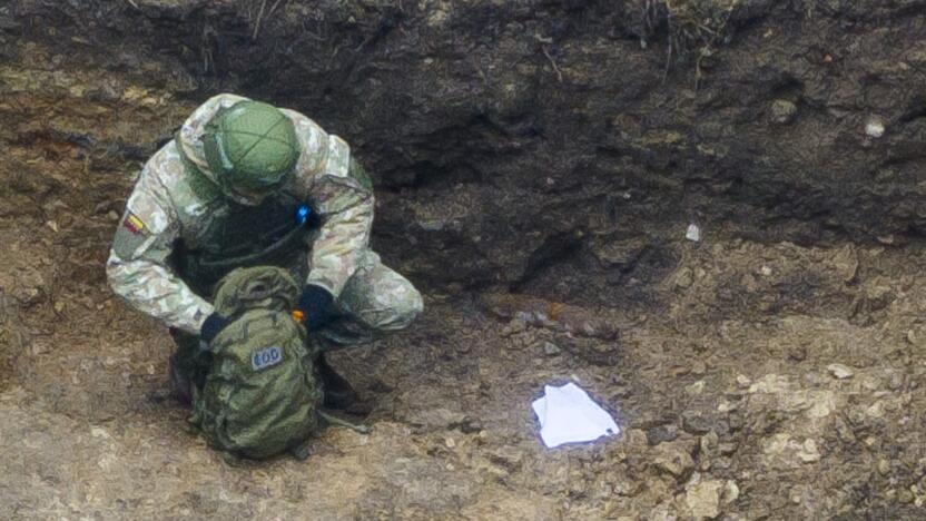 Trakų pilyje rastas į sprogmenį panašus daiktas