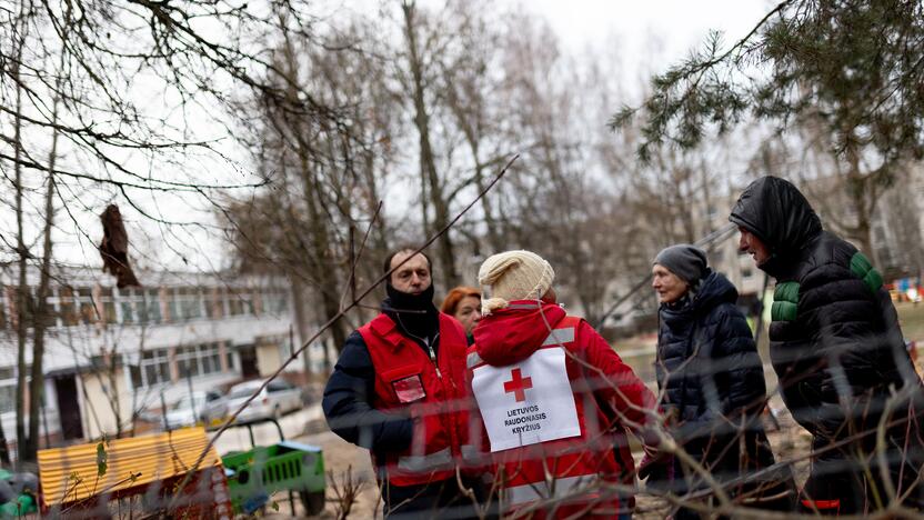 Keturis butus Viršuliškių daugiabutyje surijo liepsnos