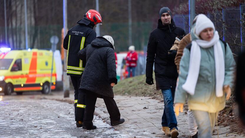 Keturis butus Viršuliškių daugiabutyje surijo liepsnos