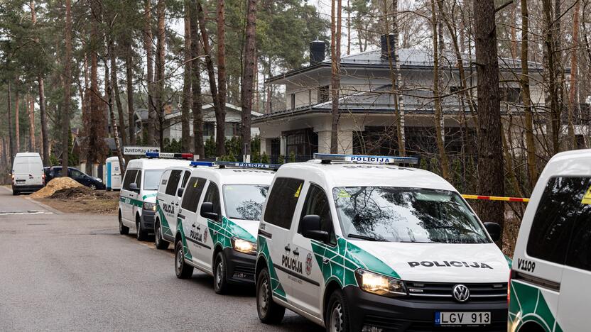 Prie L. Volkovo namų dirba policijos pareigūnai