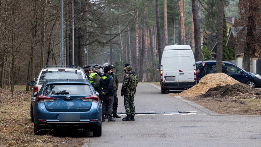 Prie L. Volkovo namų dirba policijos pareigūnai