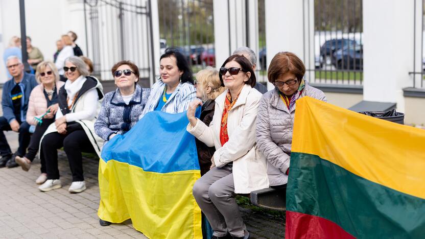 Saulėgrąžų sodinimo akcija Tuskulėnų rimties parke