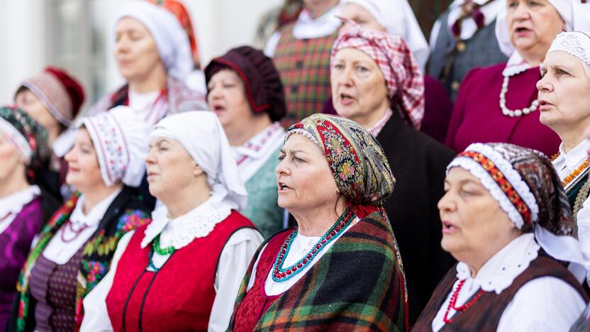 Saulėgrąžų sodinimo akcija Tuskulėnų rimties parke