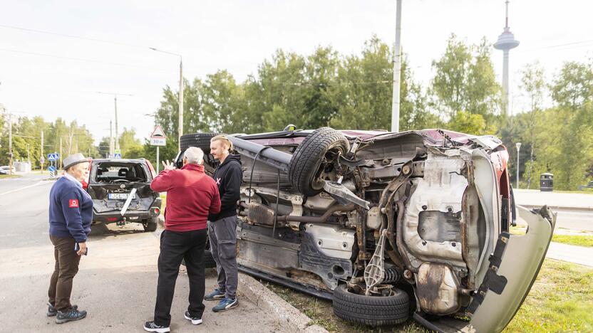 Vilniuje – girta moteris rėžėsi į šešis automobilius