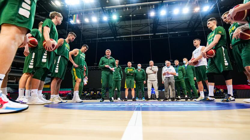 Misija: atrankos į "EuroBasket 2022" finalo turnyrą etapą Lietuvos vyrų krepšinio rinktinė užbaigs akistatomis su čekais ir danais.