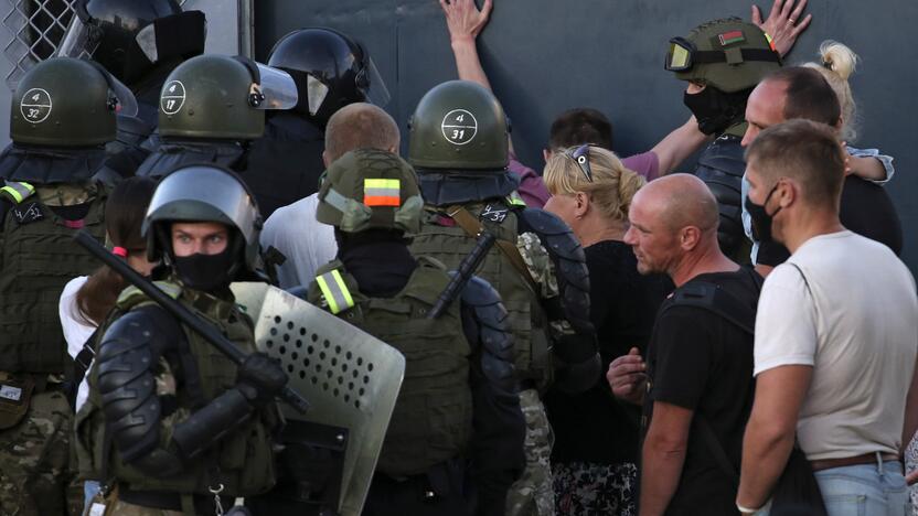 Baltarusijoje žmonės ir toliau reiškia nepasitenkinimą valdžia protestuodami