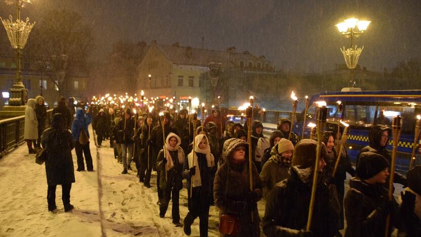 Tradicija: Sausio 15-osios įvykiams atminti klaipėdiečiai su deglais Klaipėdos gatvėmis žygiavo jau penktą kartą.