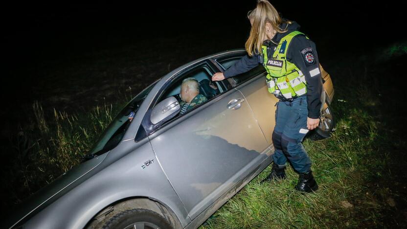 Reakcija: prie vairo sėdėjusiam vyrui labai norėjosi miego.