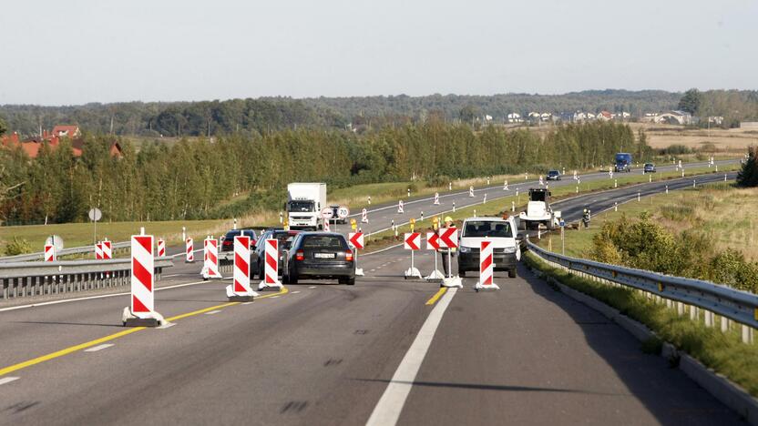 Terminas: iki šiol siaubą vairuotojams kėlęs kelias turėtų būti sutvarkytas iki kito pavasario.