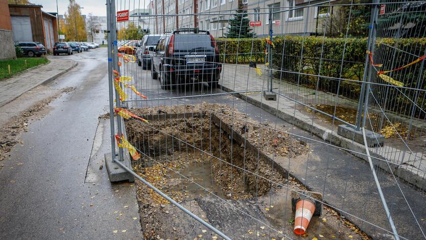 Problema: anot pietinės Klaipėdos dalies gyventojų, daugiabučių kiemuose šiuo metu ir taip labai trūksta vietos.