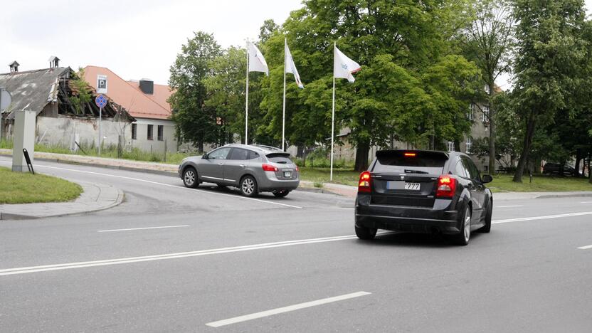 Posūkis: nuo šiol sukti iš Liepų gatvės į bevardę gatvelę draudžia dviguba ištisinė linija