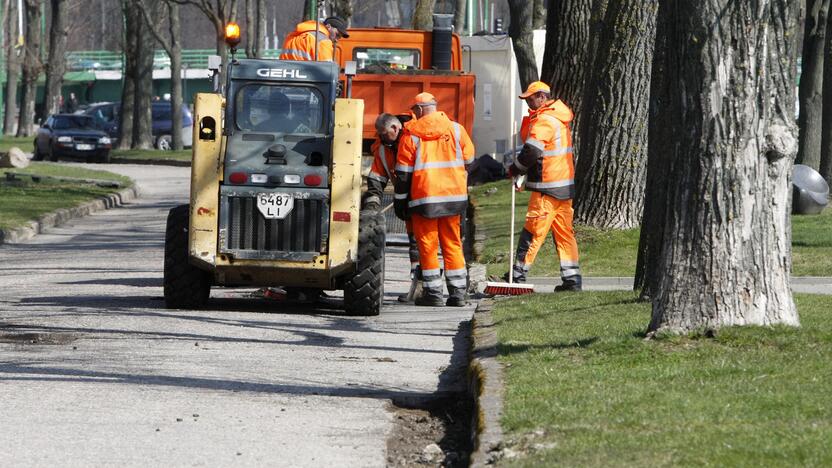 Situacija: nors gatvių remonto darbai jau prasidėjo, Klaipėda dar nežino, kiek tiksliai lėšų šiems darbams gaus iš Lietuvos automobilių kelių direkcijos.