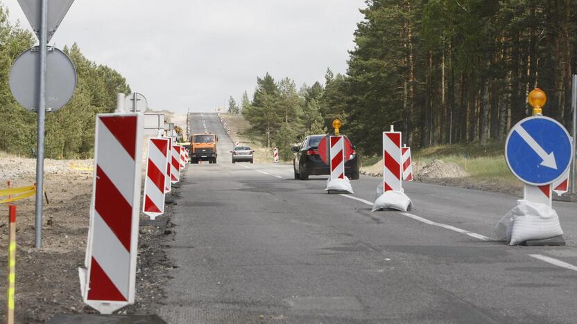 Pinigai: miesto biudžetas tikslinamas ir lėšomis, kurios papildomai skirtos kelio Smiltynėje remontui