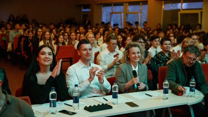 LSMU gimnazijoje - Dainų šimtmečiui skirti "Chorų karai"