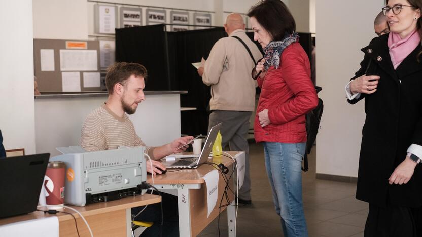 Kauniečiai balsuoja prezidento rinkimuose