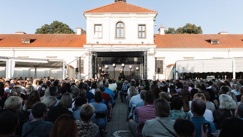 Pažaislio liepų alėjos vakarai | Inga Jankauskaitė ir pianistas Tomas Dičiūnas