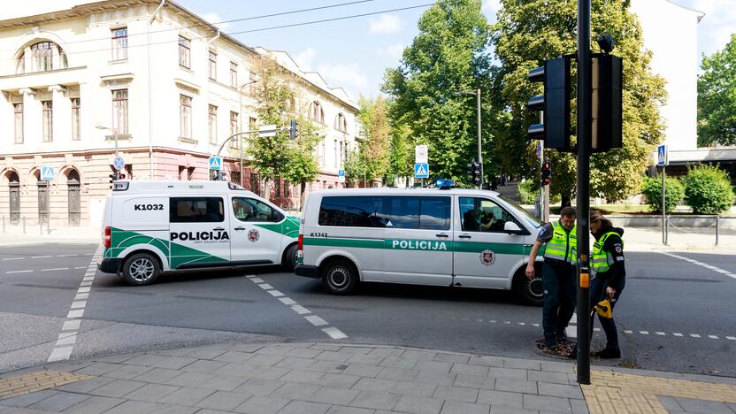 Kauno centre – troleibuso ir dviratininkės susidūrimas