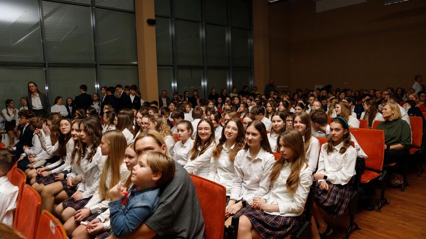 LSMU gimnazijoje - Dainų šimtmečiui skirti "Chorų karai"