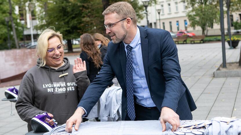 Socialinė iniciatyva „Lygink rūbus, o ne žmones“