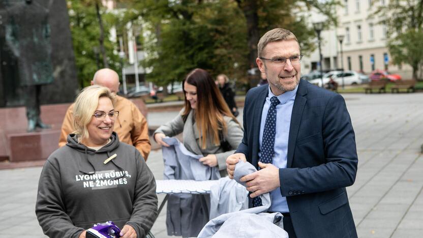 Socialinė iniciatyva „Lygink rūbus, o ne žmones“